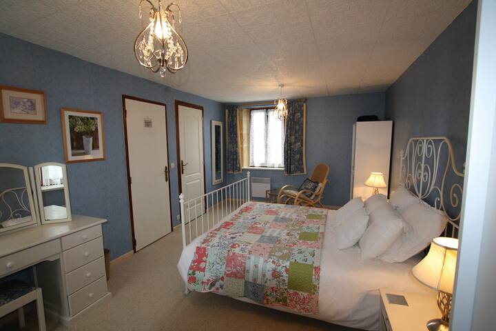 Dhoma kryesore e gjumit/Pastaj dhoma kryesore e gjumit/Recámara