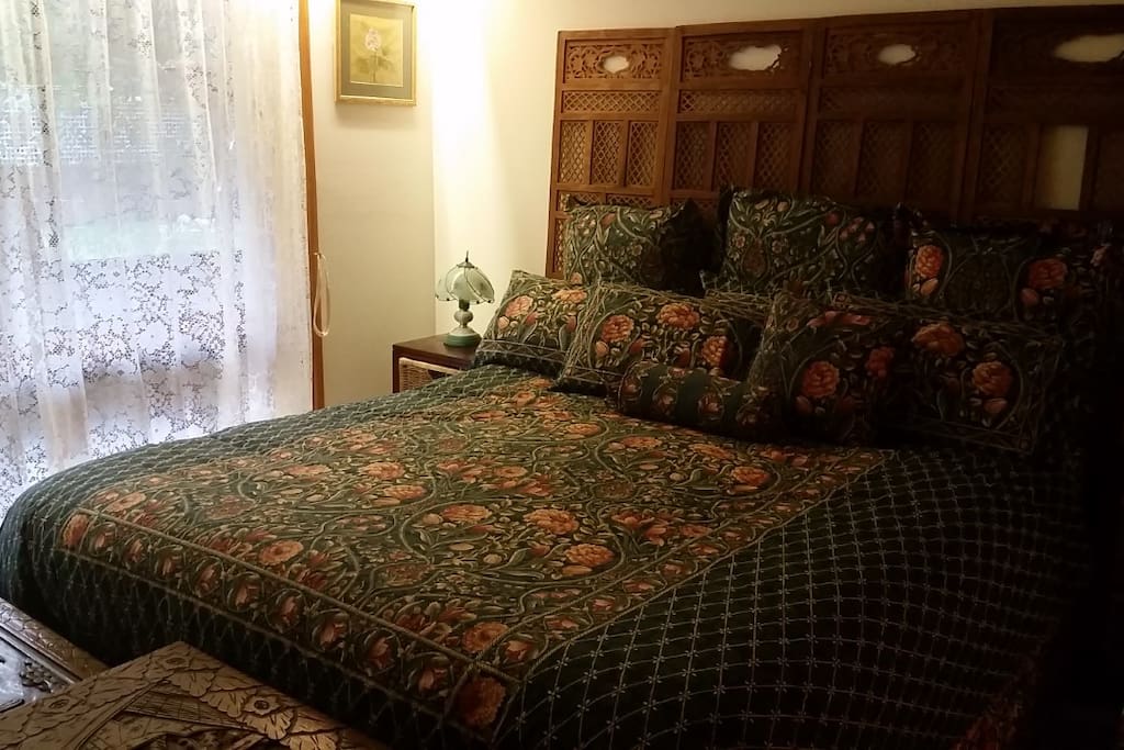 Main bedroom with king bed + ensuite