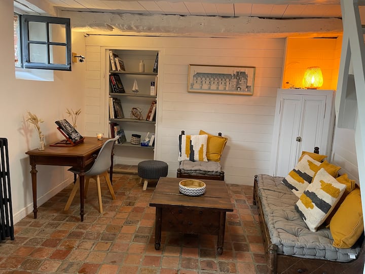 Charming duplex cottage (2p) 200 m from the sea Guesthouses for Rent