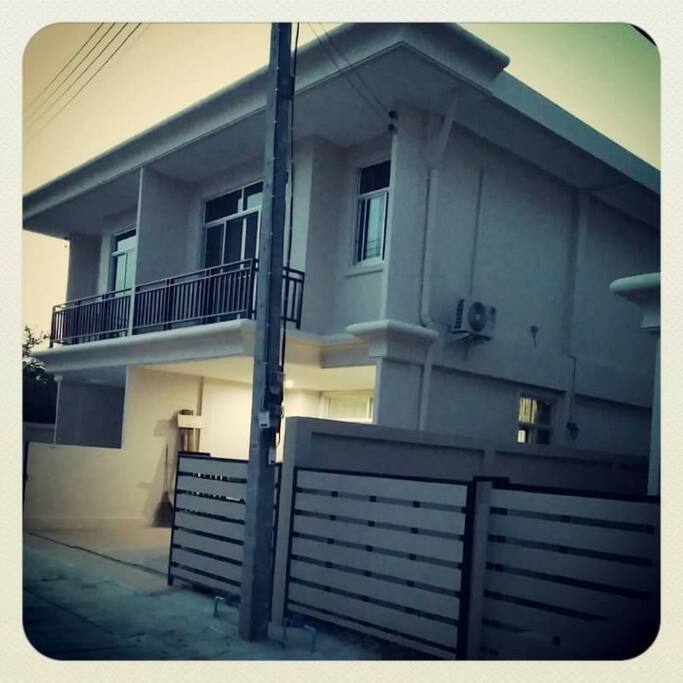 ด้านข้าง บ้านแฝด ทาว์โฮม