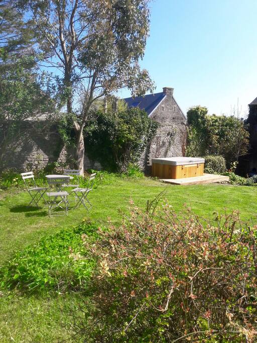jacuzzi dans le jardin