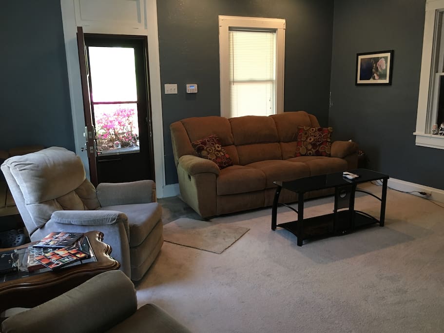 Living room - with cable, wifi and small front porch