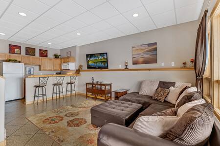 Close to everything!! - Skyline Parkway Airbnb!!