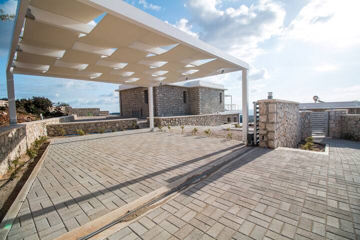 Francis Luxury Villa gallery image 3