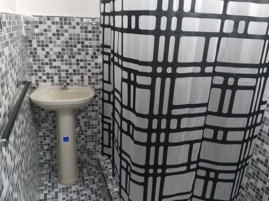 Baño privado en la habitacion