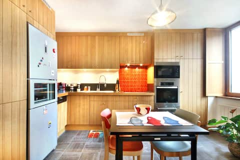 Top performing Airbnb: Sea and harbor view for this little cocoon with garage in Concarneau