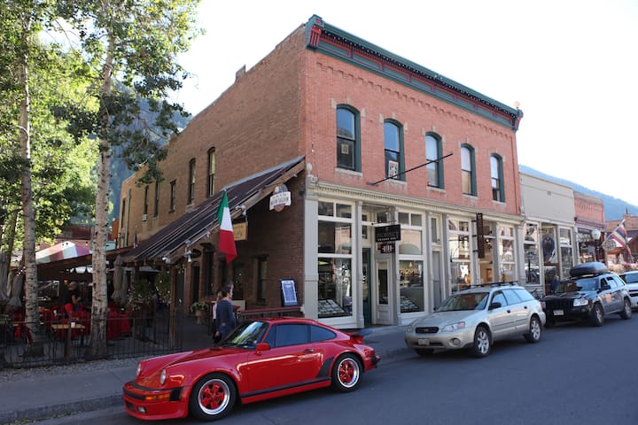 Main St. Penthouse-Telluride’s pure charm/design