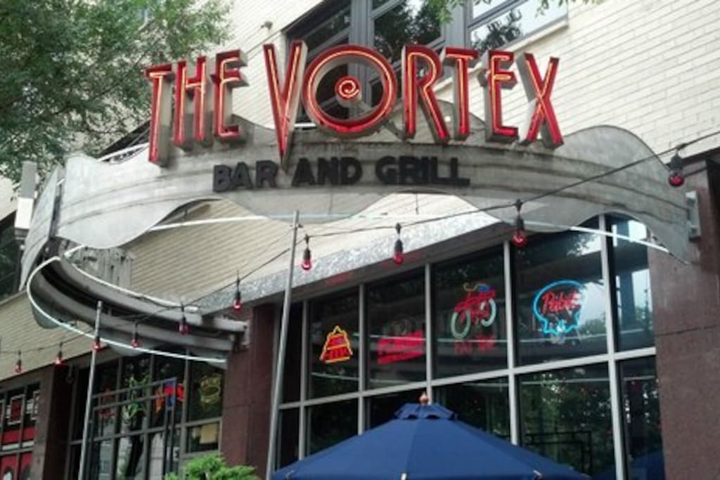 Popular restaurants and shops are all close proximity.