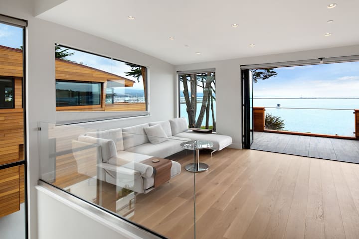 Spectacular Coastal Half Moon Bay Home gallery image 3