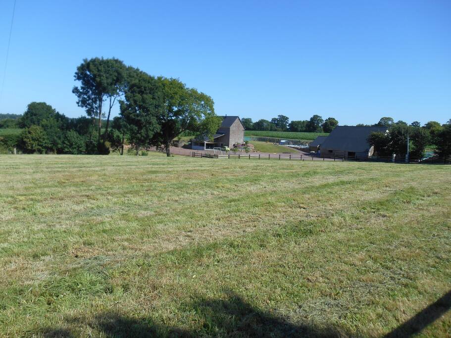 A 5 minutes de Granville, le calme de la campagne.