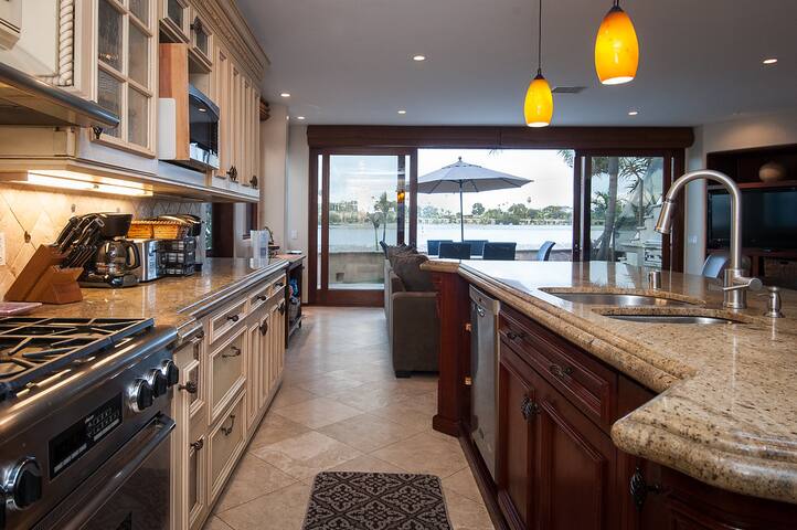 Casa Ballena, Luxury On The Bay! gallery image 4