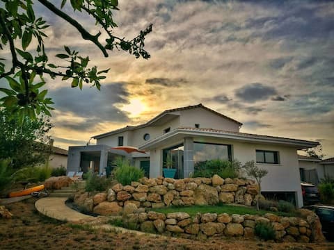 Ideal vacation between the Mediterranean Sea and Mountains