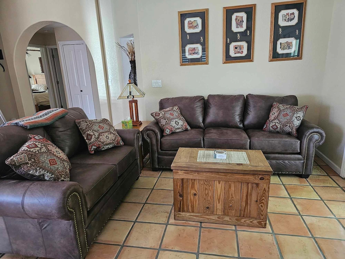 Popular Airbnb listing: Cozy, Quiet Sedona Get Away 2BR, 2BA in Village Of Oak Creek (Big Park)