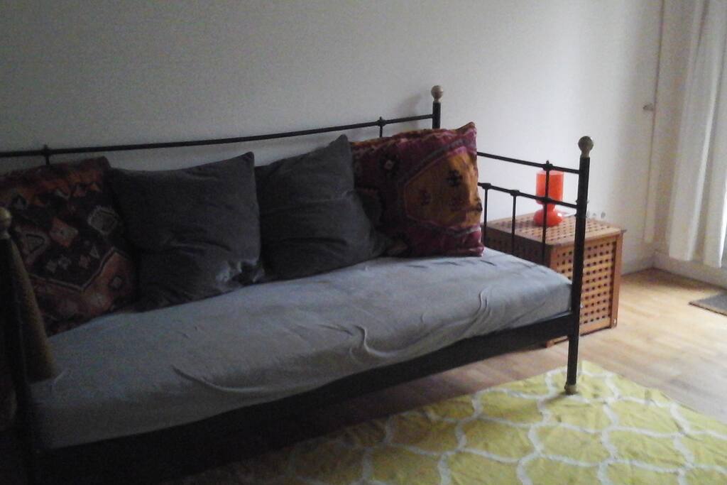 Einzelbett oder als Sofa nutzbar
