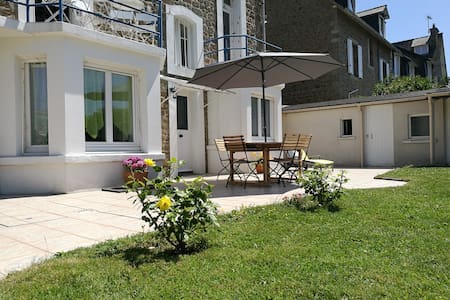 Appartement en bord de mer avec terrasse et jardin