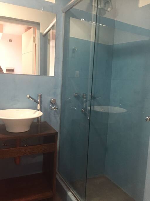 BAÑOS CON DISEÑO MICROCEMENTO