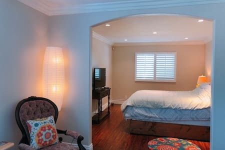 Spacious Master Bedroom Suite in Laguna Hills