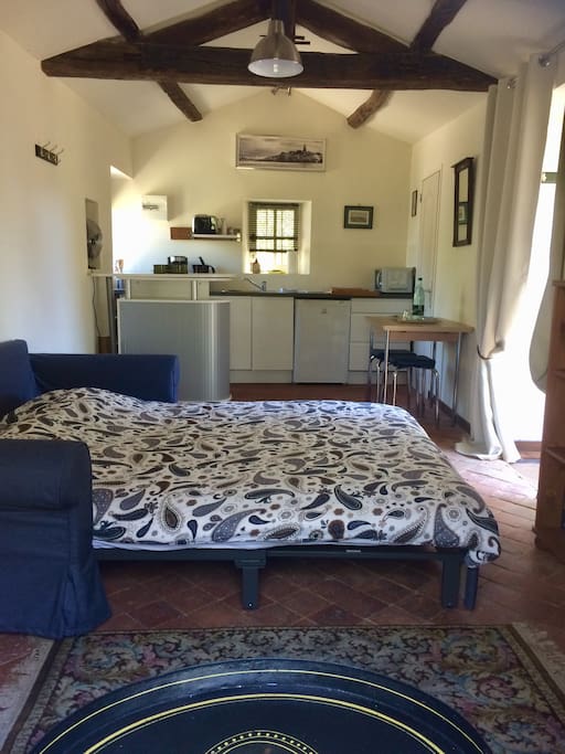 Cosy 'Cabanon' with double bed and romantic fireplace