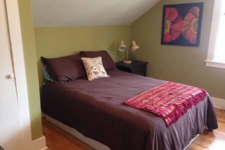 Private Upstairs with Hangout Space - Saranac Lake - Casa