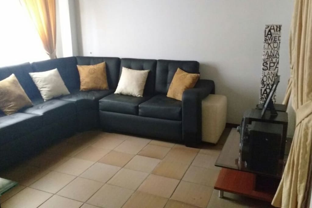Beautiful black three piece sofa, relax and enjoy medellin.