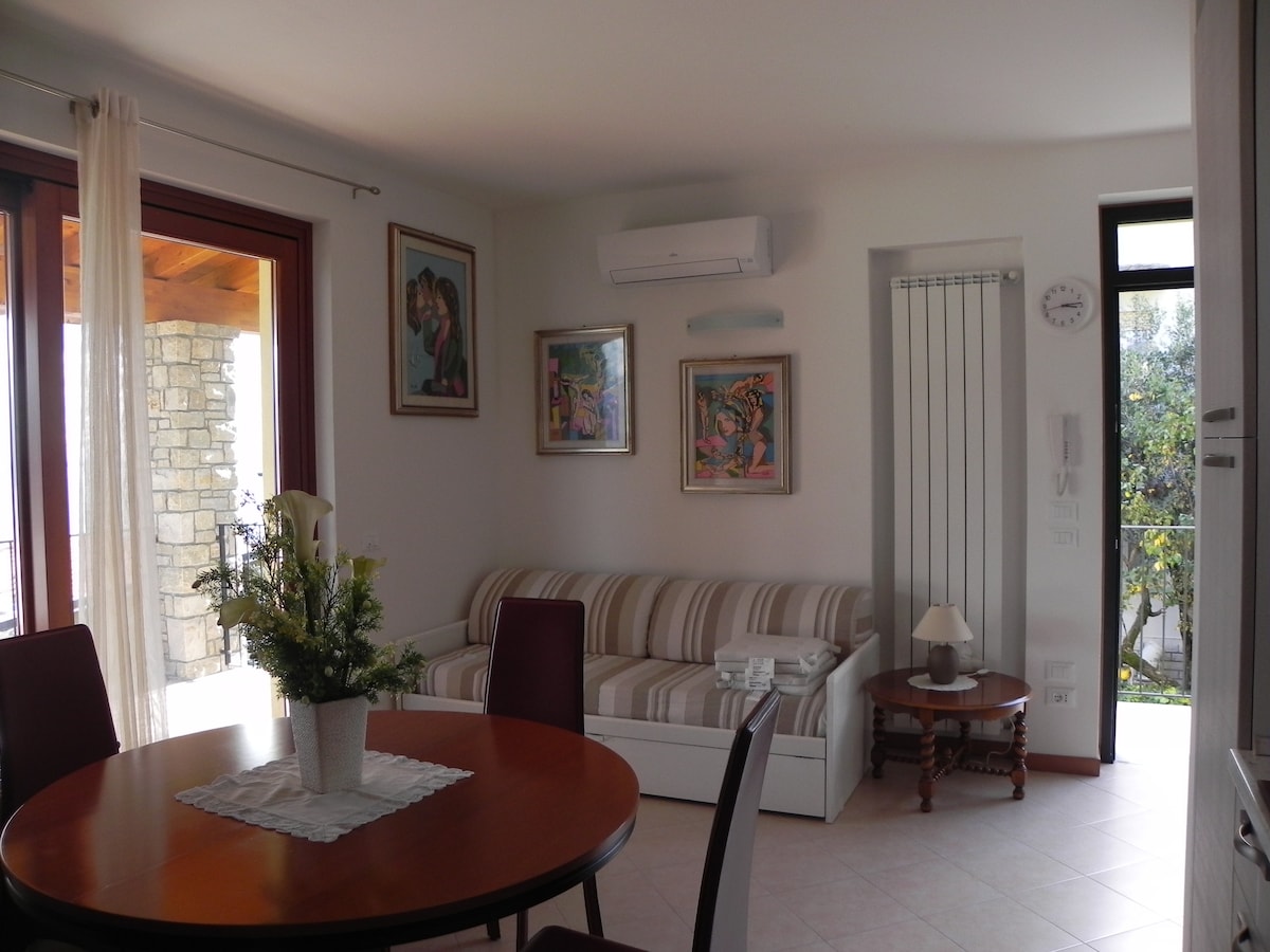 Proprietà Airbnb di successo: Casa Marina 1ST FLOOR a Toscolano Maderno
