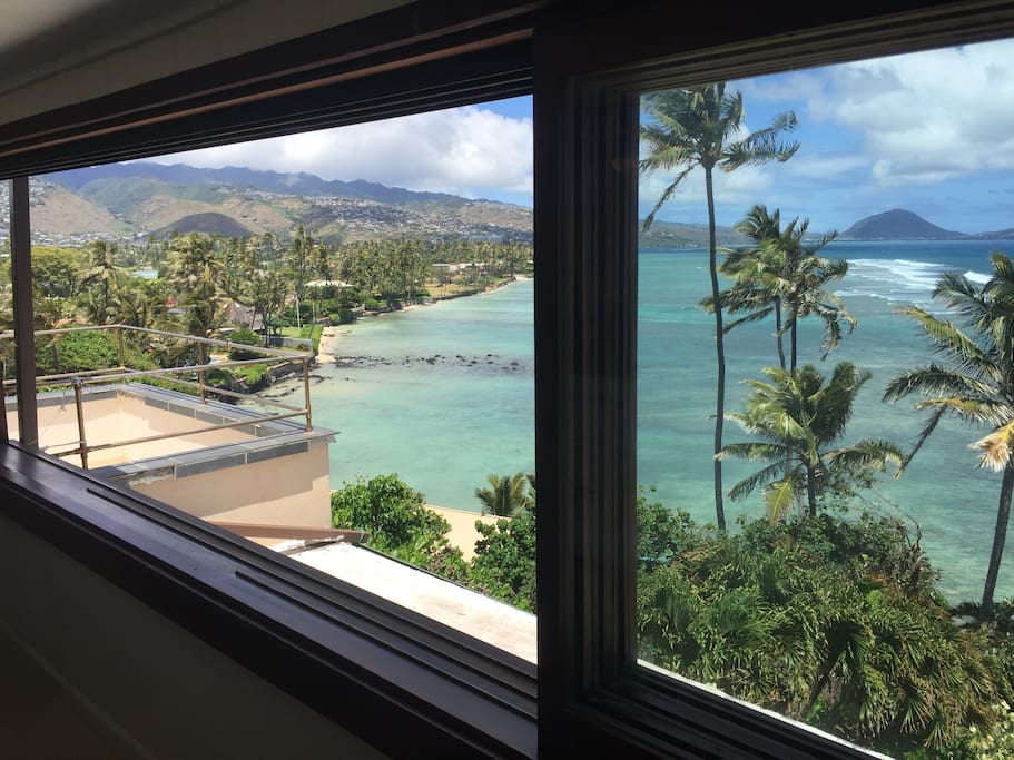 Simply unbeatable in Honolulu. Windows open up to fresh ocean air. No screen needed. Unobstructed and unbelievable.