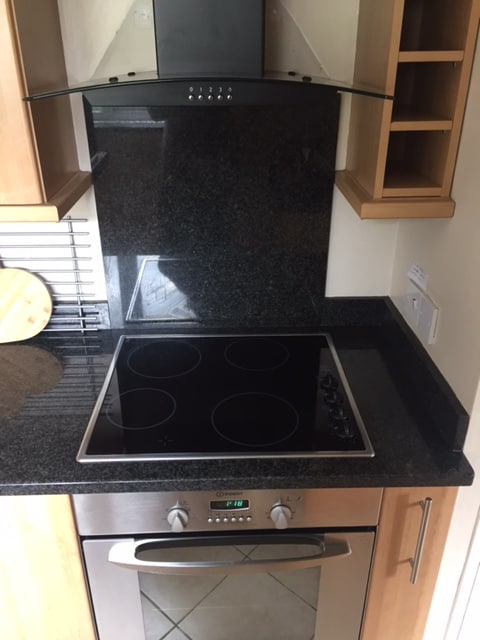 Popular Airbnb listing: Waterside Studio flat - Sleeps 2 - Central&Parking in Stratford Upon Avon