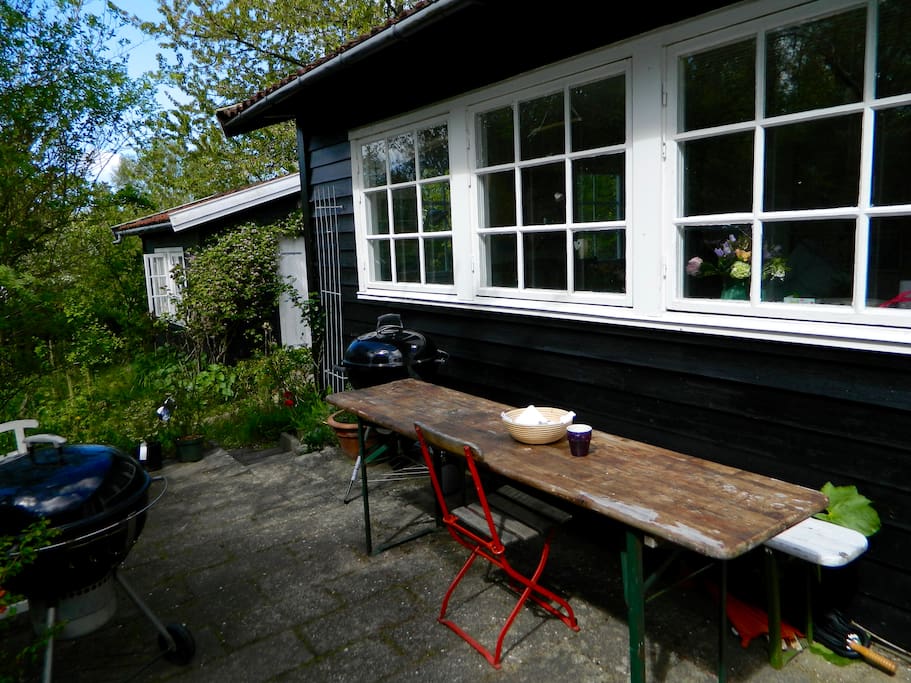 Great for grilling and outdoor dining.