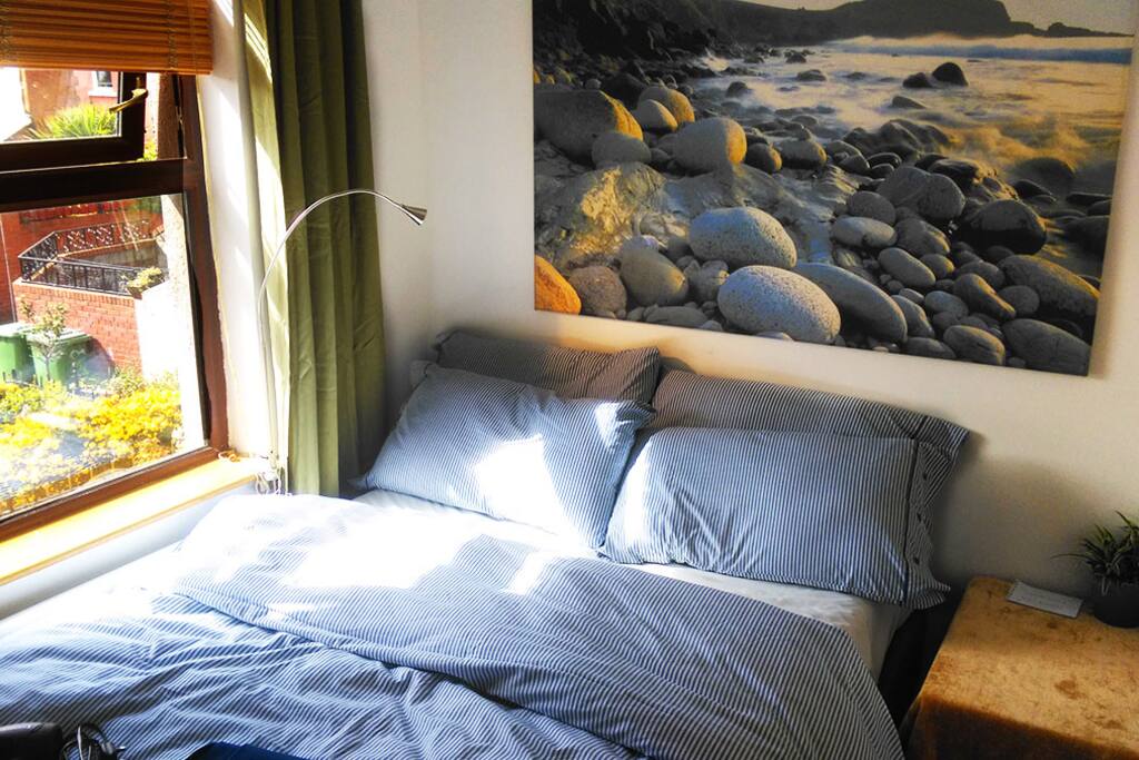 Bedroom: Double bed with memory foam mattress