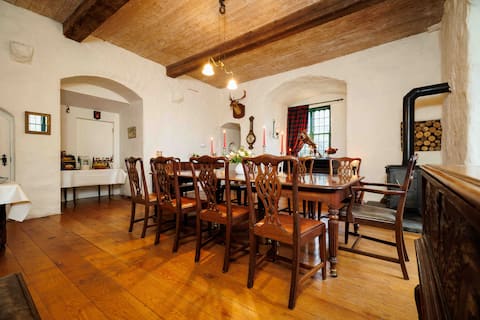 Tybroughney Castle: The King’s Room