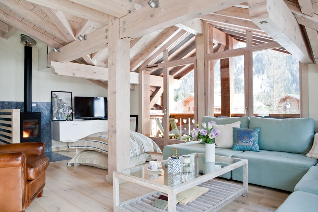 Light and bright with floor to ceiling windows