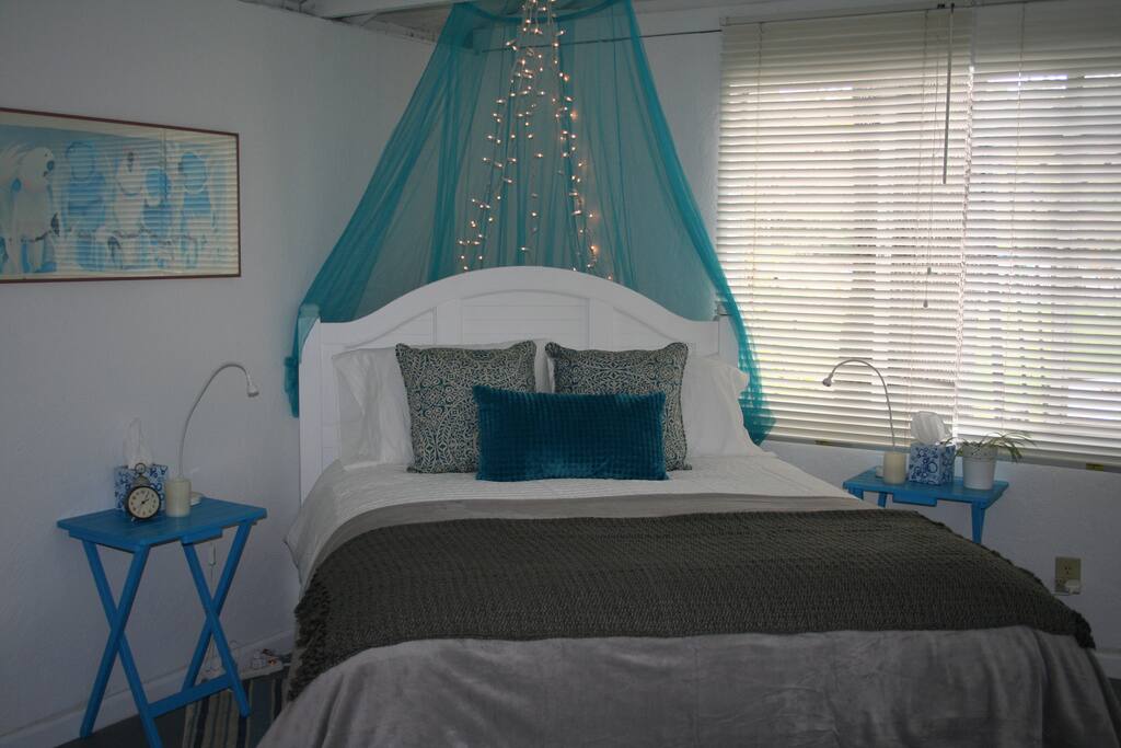 Queen size deluxe mattress