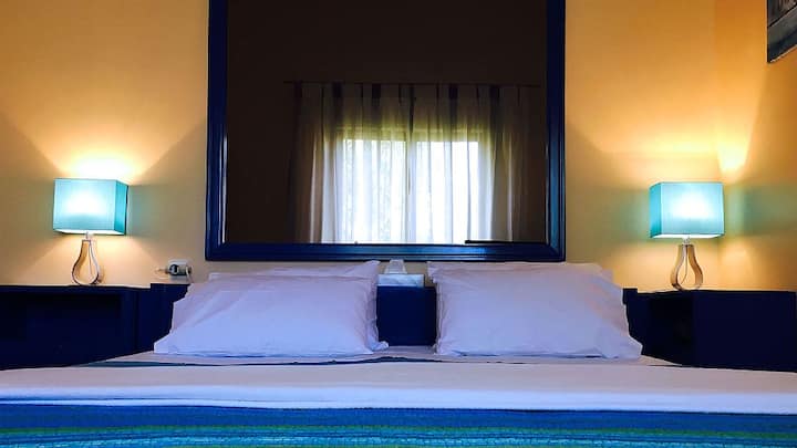 Главна спална соба 2 со приватна бања