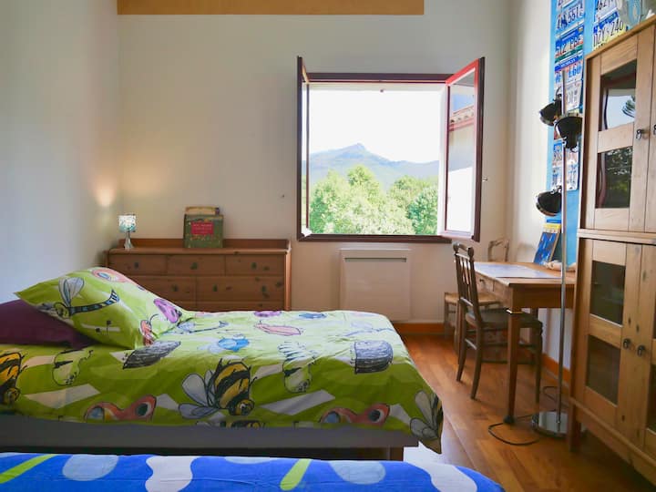 חדר, נוף להרים. אפשרות למיטה זוגית.