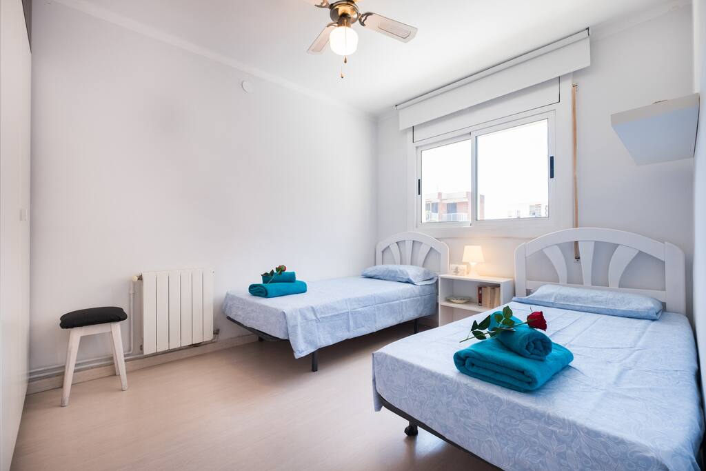 Bedroom with 2 sigle beds