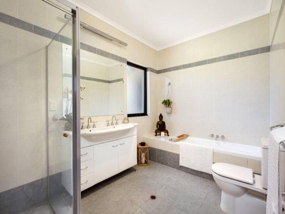 Double Sink Guest Bathroom