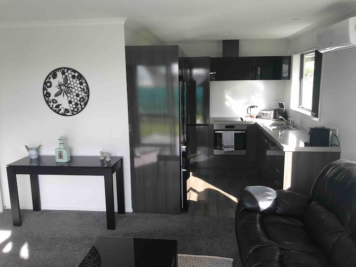 Cheerful rural 2 bedroom house in Paengaroa Houses for Rent in Bay of