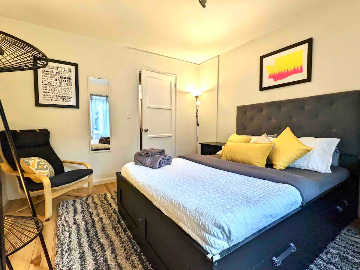 Serene Downtown Suite