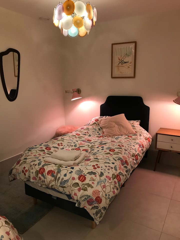 ห้องนอนชั้นล่าง/ห้องนอนที่สองพร้อมเตียงแฝด