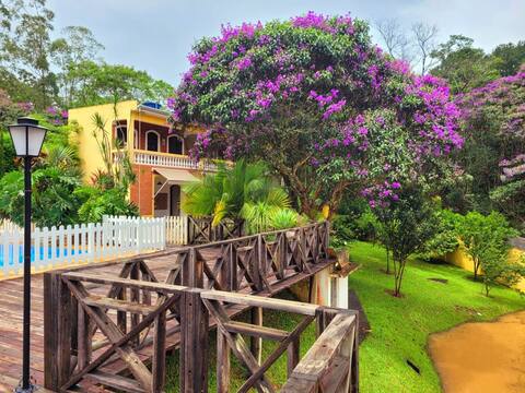 Country house with swimming pool and barbecue area.