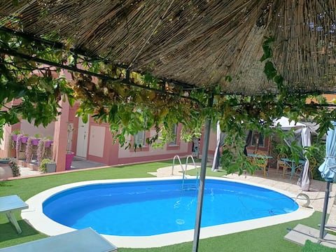 2 floor App. 6 people with pool, a/c in old town