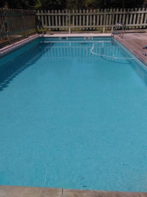 piscina para poder disfrutar del sol i de la agua para poder relajarse