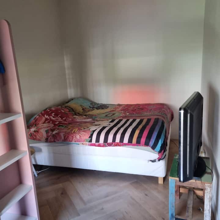 غرفة نوم 2 وسرير مزدوج وسرير علوي