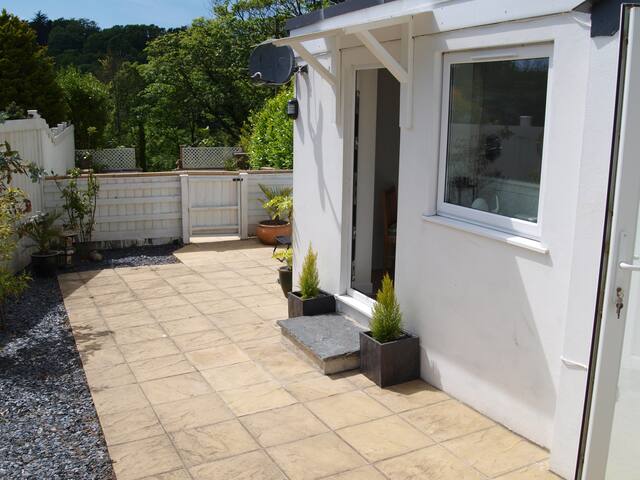 POLDARK'S RETREAT, dog friendly, handy for beaches