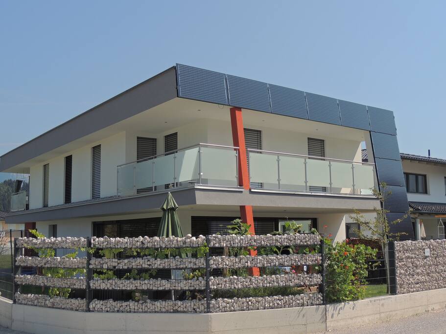Die Wohnung befindet sich im Tiefparterre unseres neu gebauten Privathauses