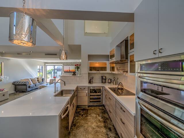 Beverly Hills Penthouse (close to Cedars Sinai) gallery image 2