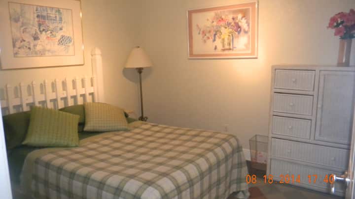 Ორადგილიანი საწოლი მე-2 საძინებელში. ახლა ეს არის მერფი საწოლი.