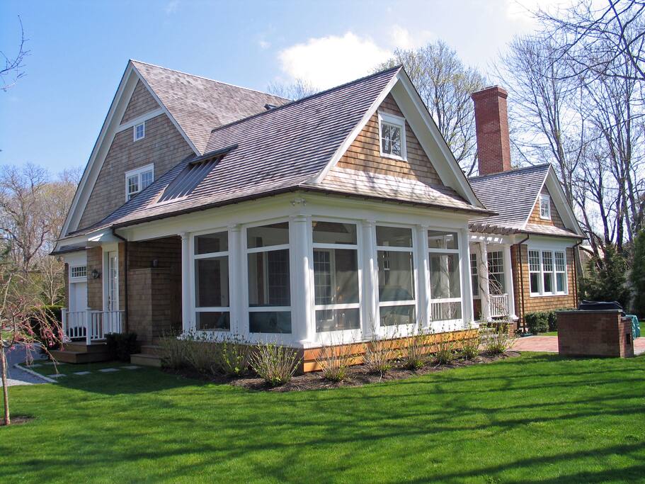 Screened porch off kitchen