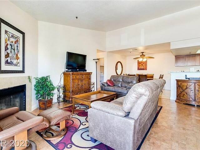 Beautiful 3 bdr,1.5 mi to Strip! gallery image 2