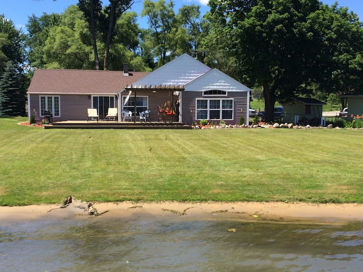 Fantastic Beach House for Families! Cottages for Rent in Trufant